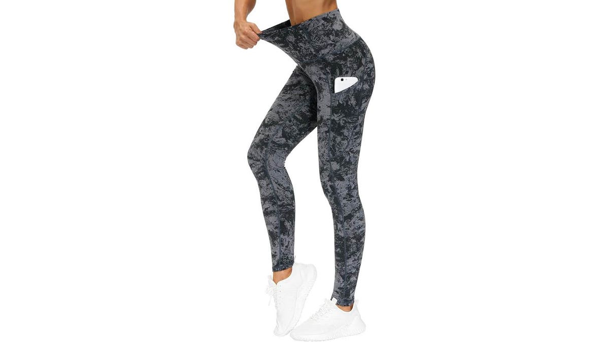 Leggings are comfortable to run in, providing extra flexibility.?