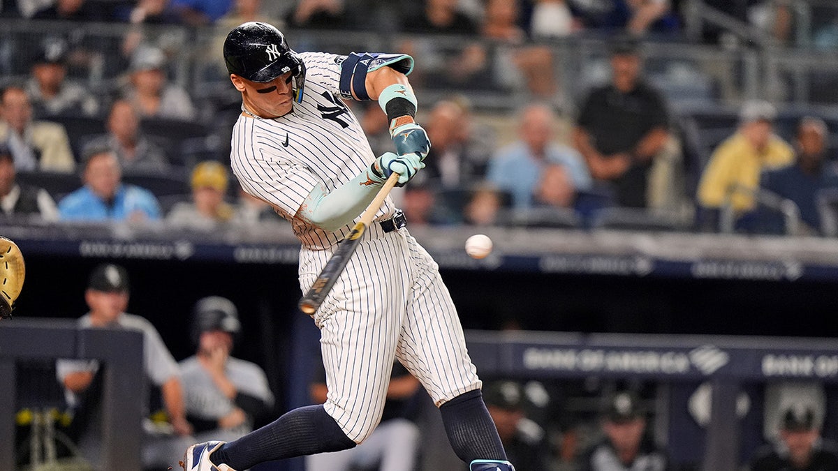 Aaron Judge blasts home run