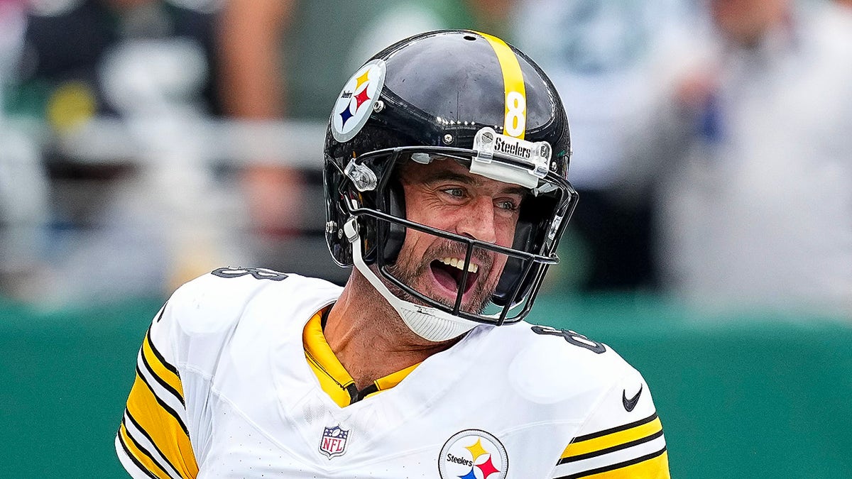 Aaron Rodgers celebrates touchdown