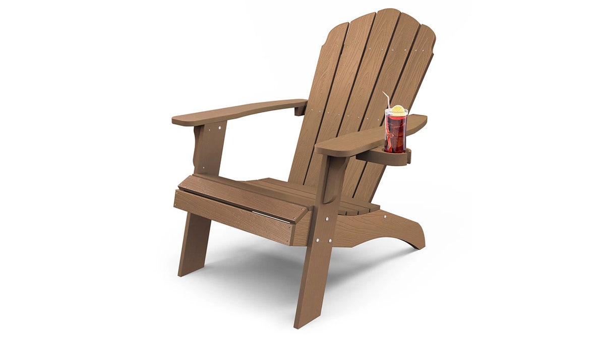 Go for comfort with this deck chair.