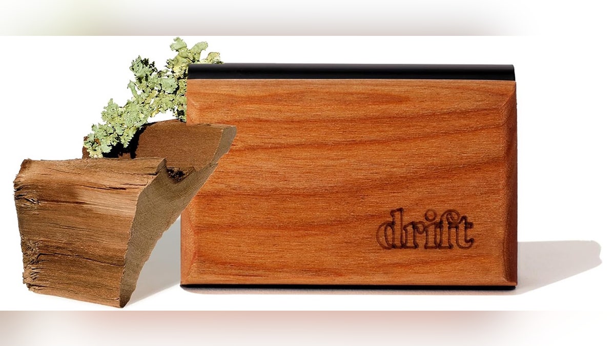 This air freshener is a chemical-free deodorizer.