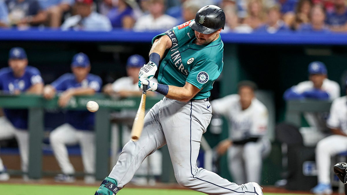 Cal Raleigh hits home run
