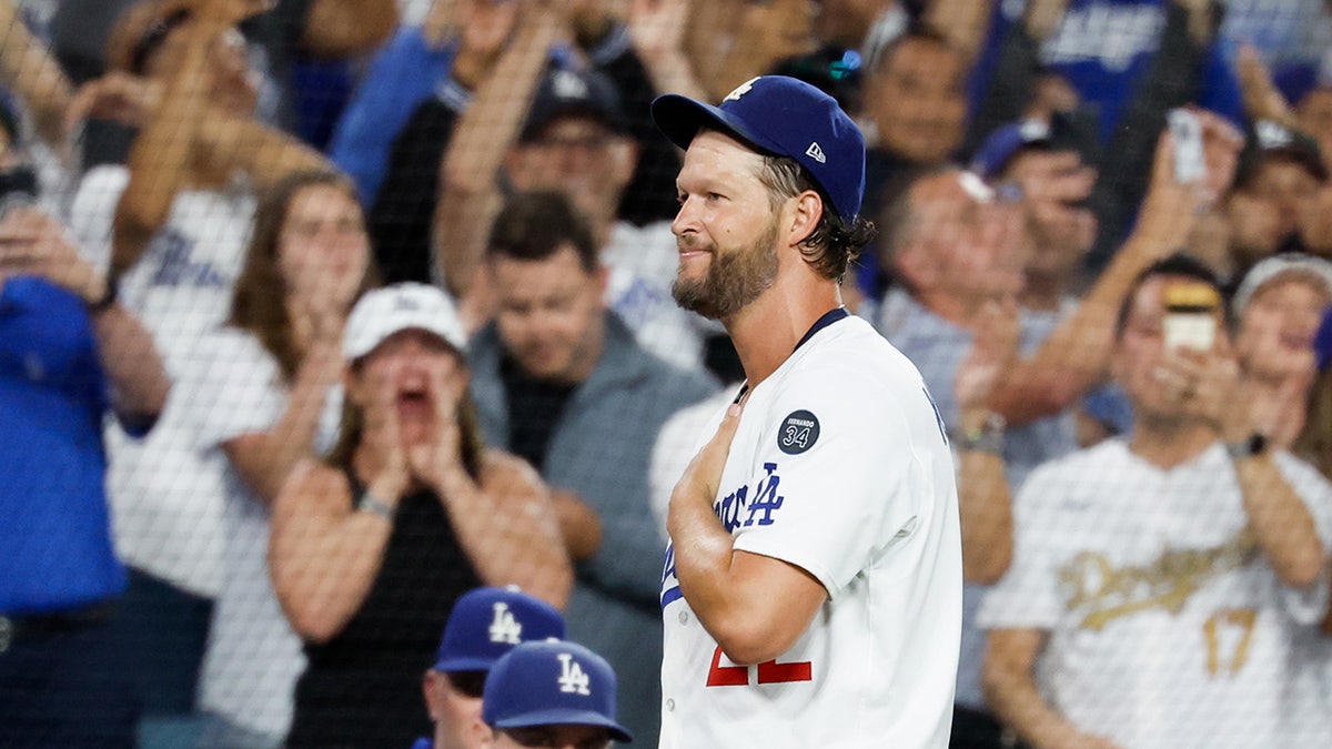 Clayton Kershaw getting ovation