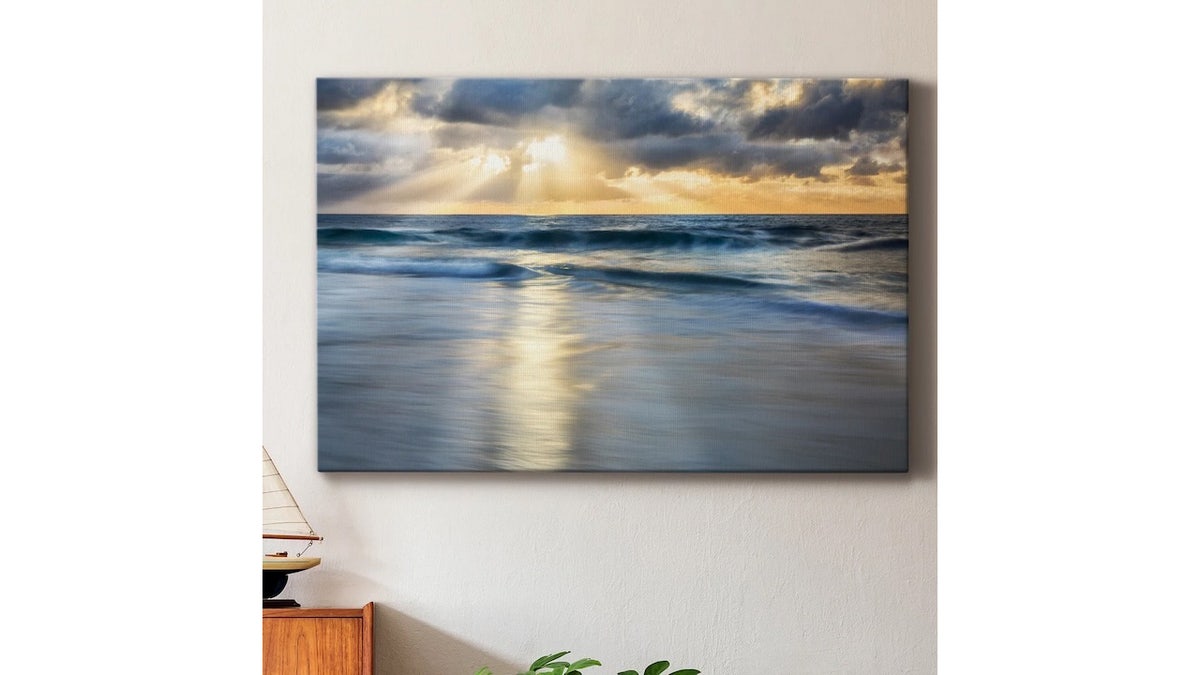 Bring a calm, coastal feeling into your room with this printed photograph.