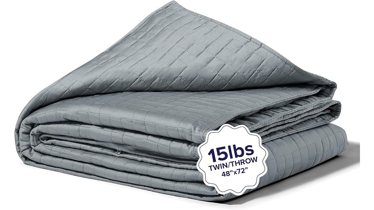 This weighted blanket helps you stay cool and comfortable.