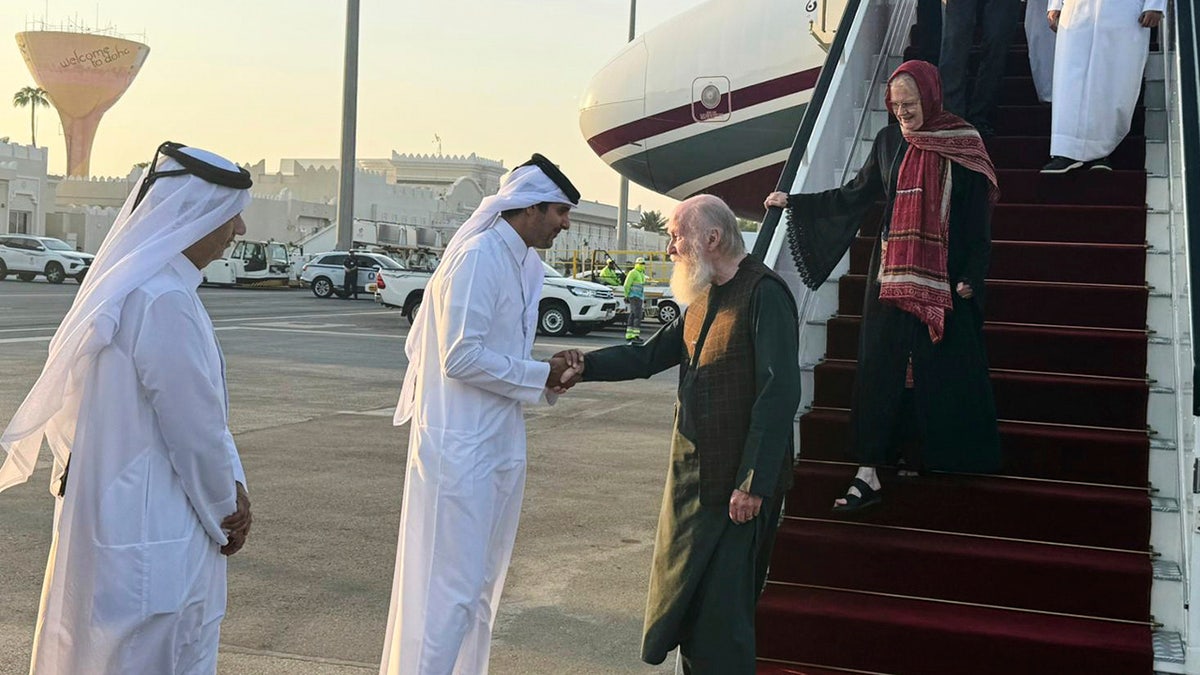 Couple gets off the plane in Qatar
