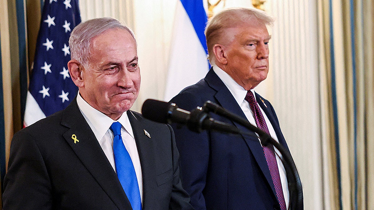 Israeli Prime Minister Benjamin Netanyahu, left, and Donald Trump, right
