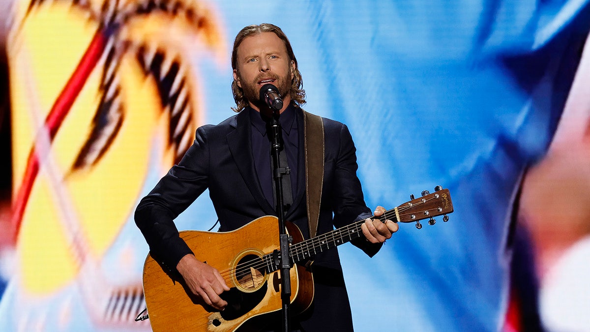 Dierks Bentley performing