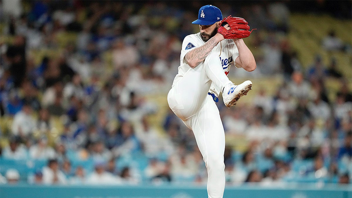 Tanner Scott throws pitch