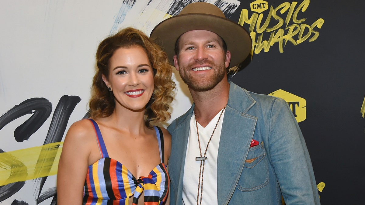Drake White Wife Alex在CMT獎