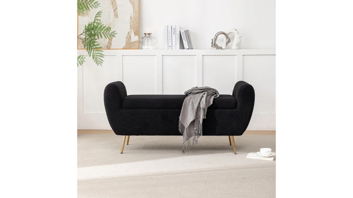 This flop storage bench functions as additional seating.