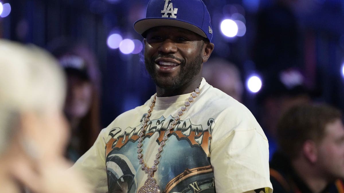 Floyd Mayweather Jr. at the NBA Cup