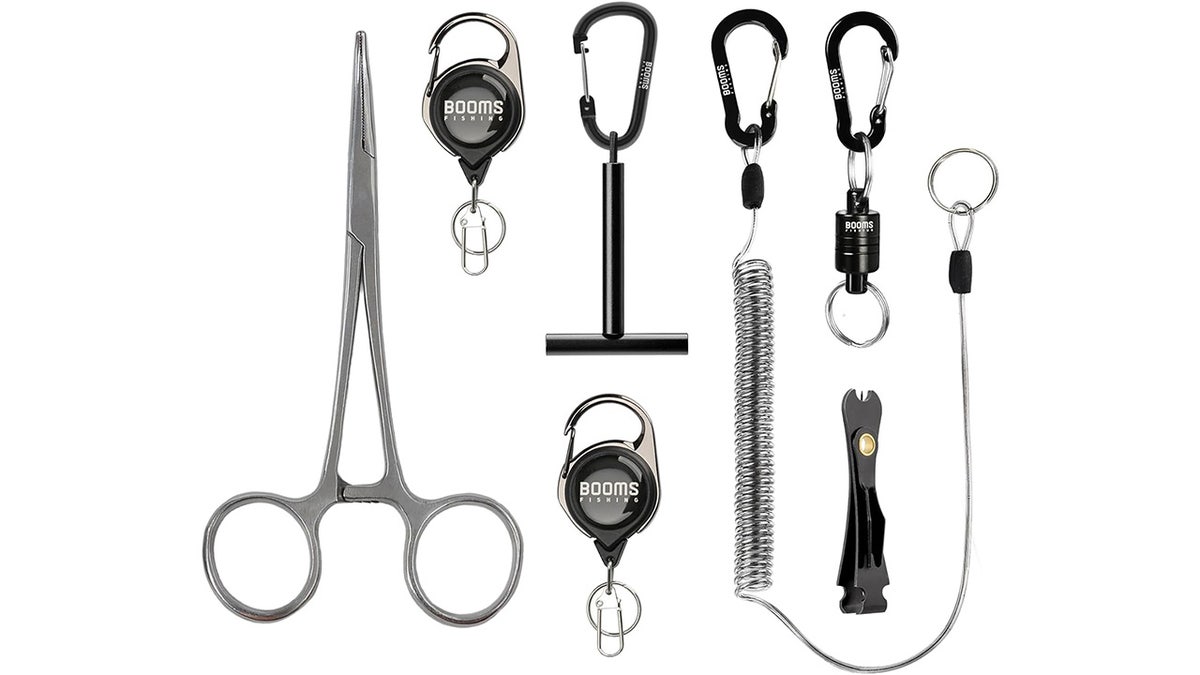 This kit comes with scissors, hook protectors and spool holders. 
