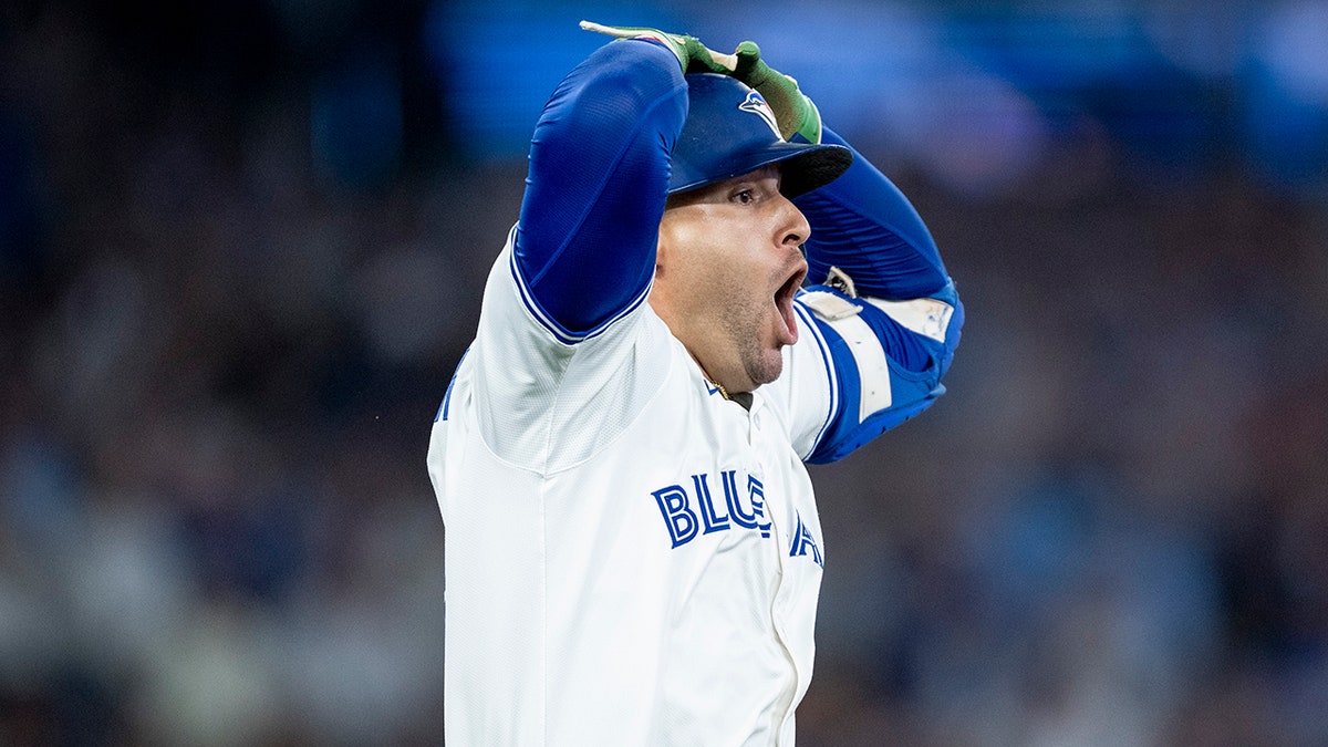 Blue Jays' George Springer appears to accuse umpire of wanting Yankees to win division after questionable call