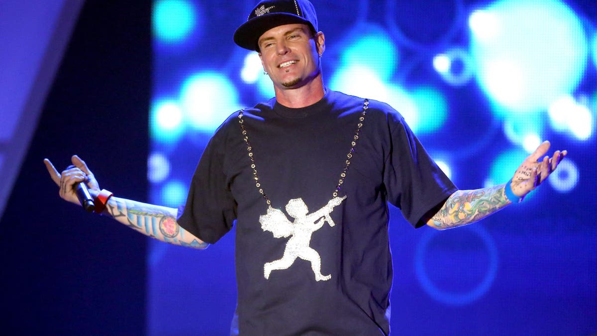Vanilla Ice on stage 