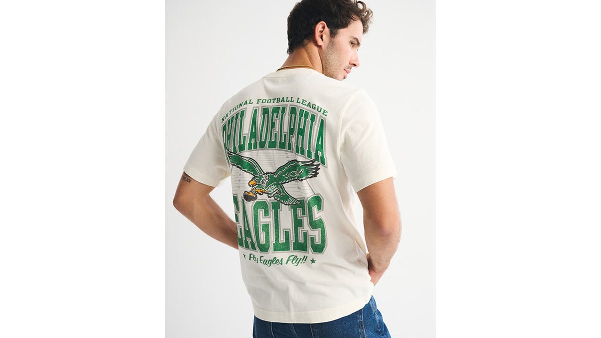 Go vintage with this NFL graphic tee from Abercrombie.