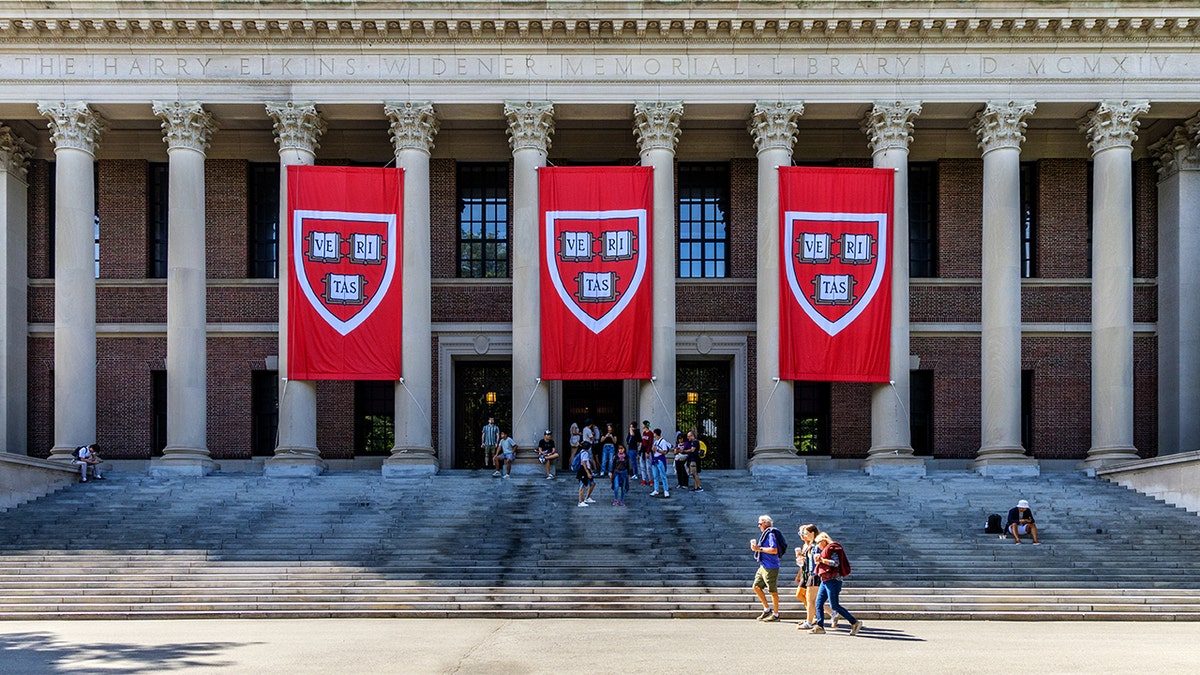 Harvard-banners-and-students