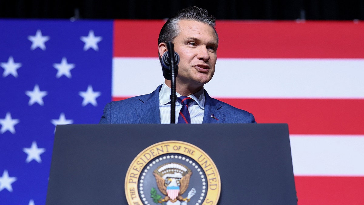Pitt Hegsheth aborda os generais em Quantico.
