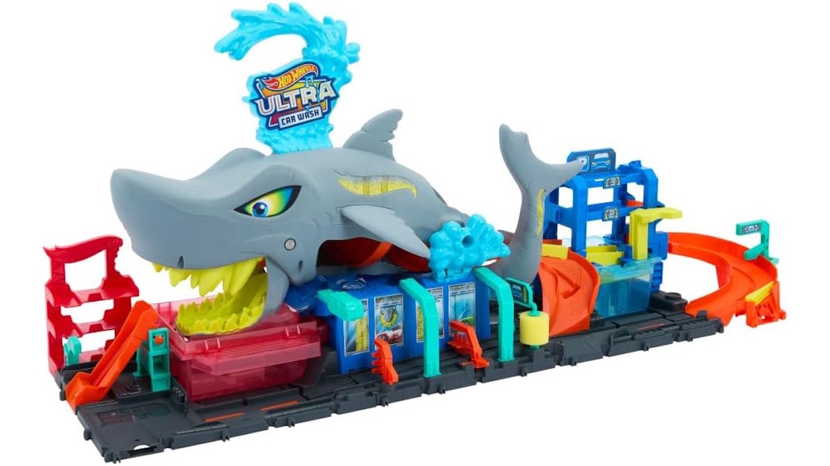 Hot Wheels fans will love this car wash set.