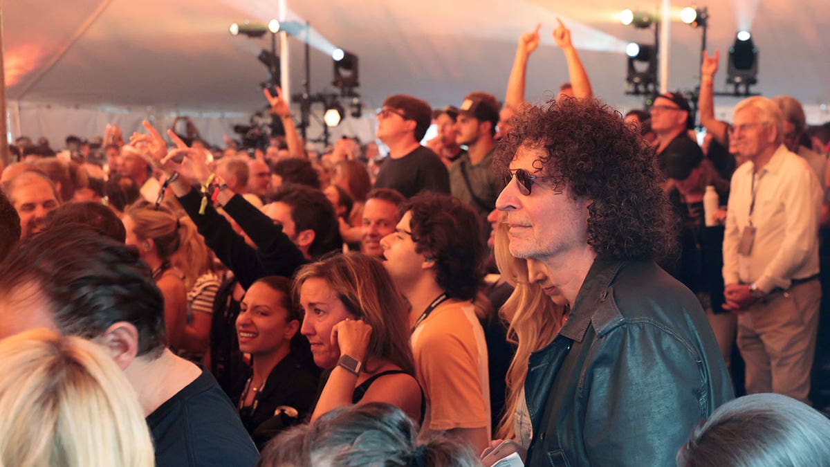 Howard Stern watch Metallica performs during release
