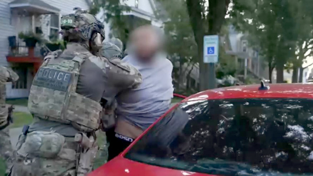 Federal officials arrest nationals of Mexico's criminal state