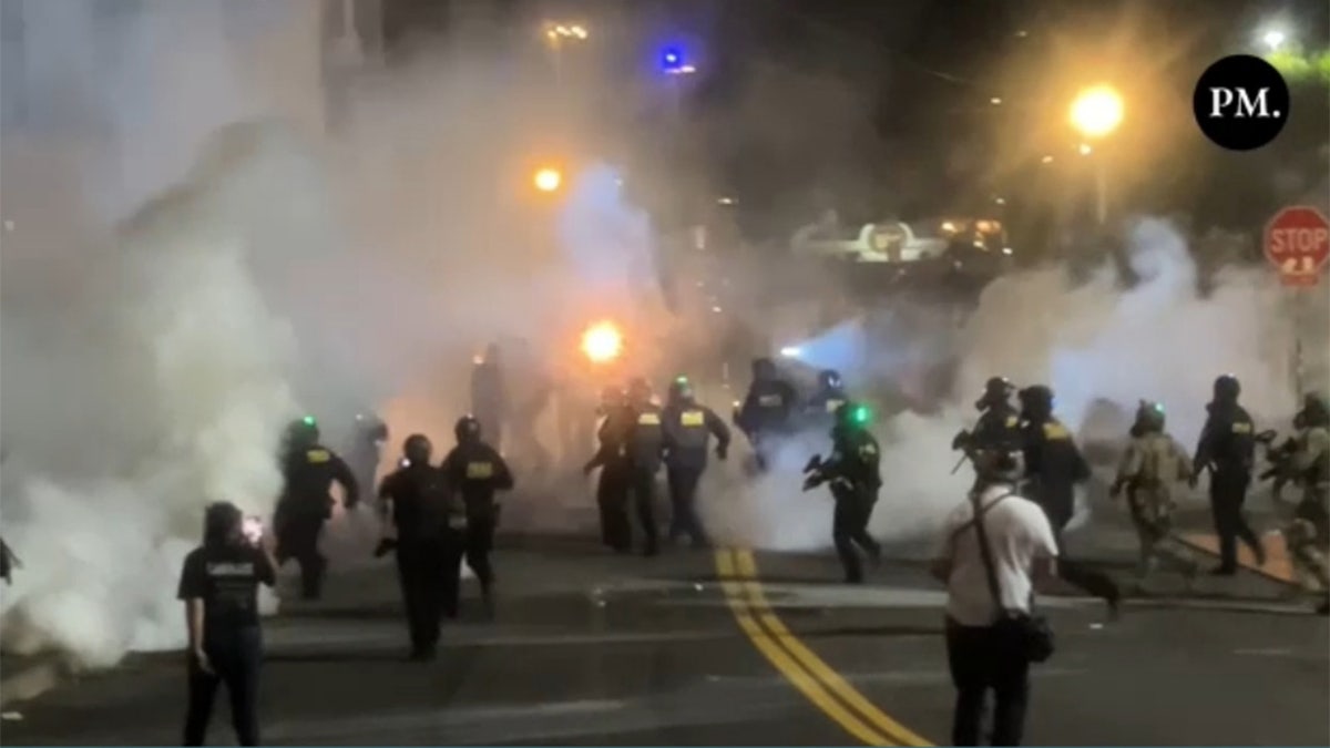 Police clear out anti-ICE protesters in Portland