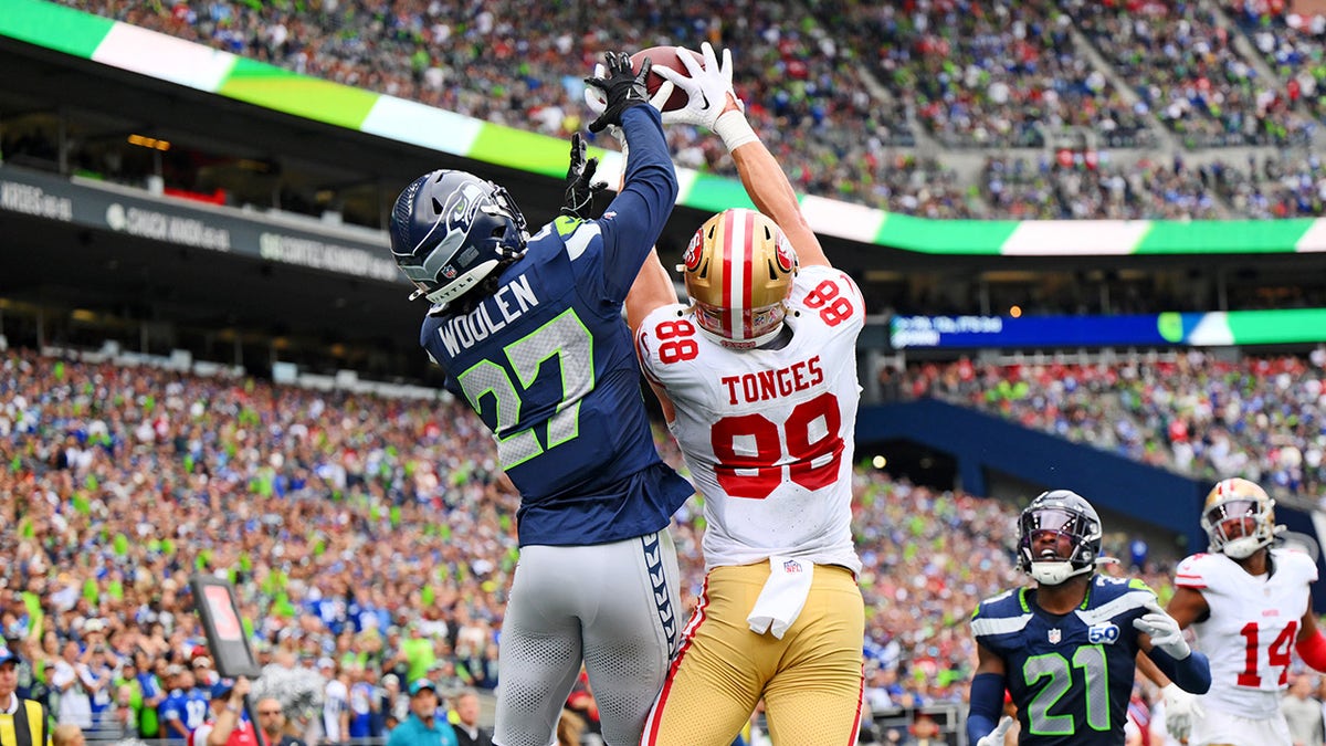 Jake Tonges scores a touchdown