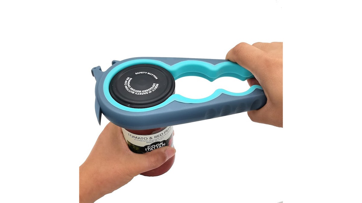 Built-in grips make this jar opener a must-have item. 