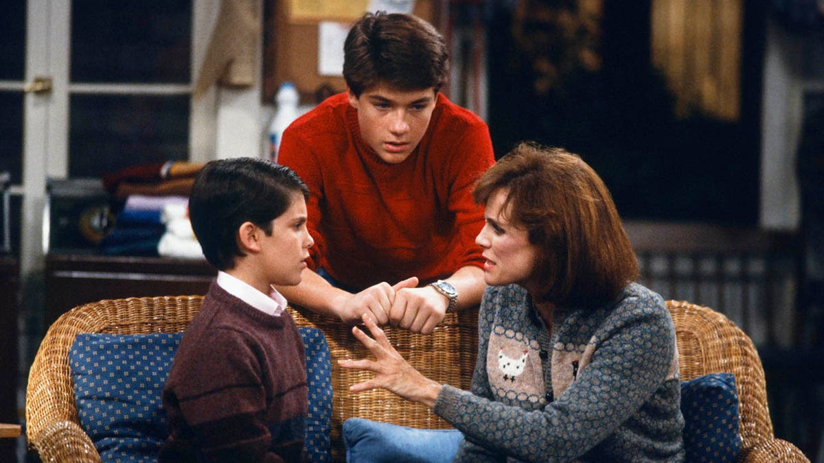 Jason Batman with Valerie Harper and Jeremy Licht in a scene of "Hugan family."