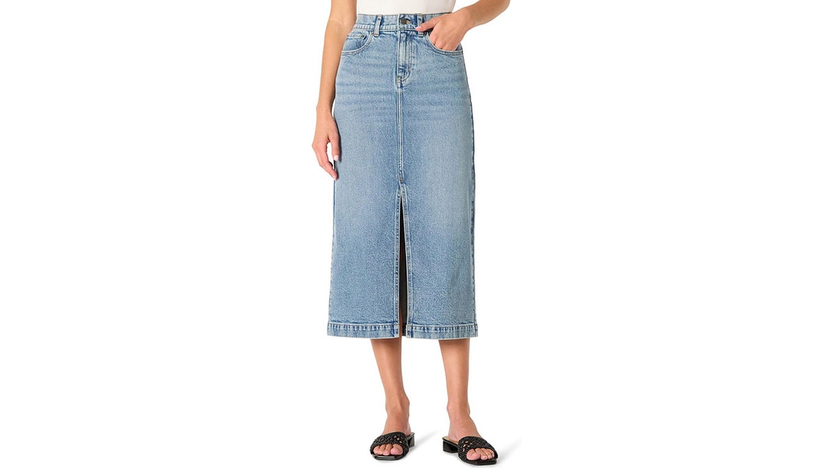 This jean skirt is a vintage-inspired design with comfort in mind.