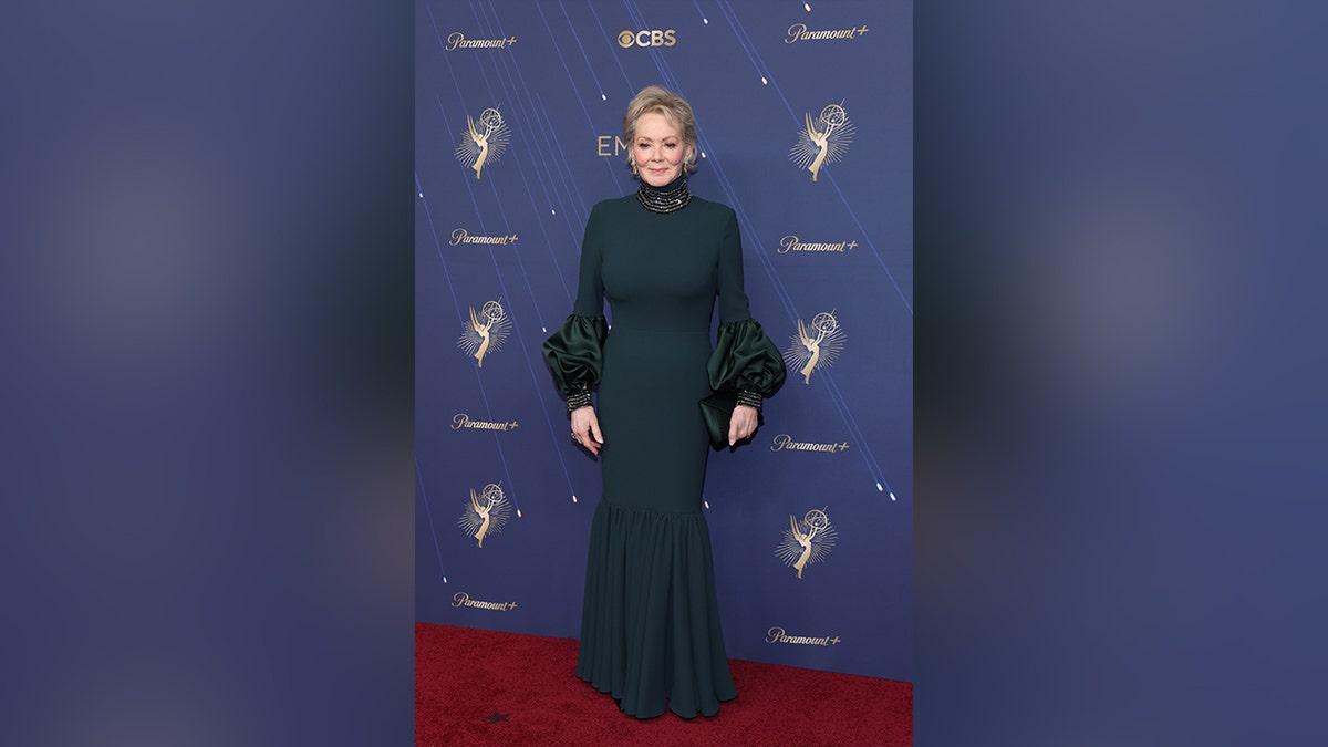 Os prêmios Jean Smart 2025 Emmy estão no tapete vermelho.