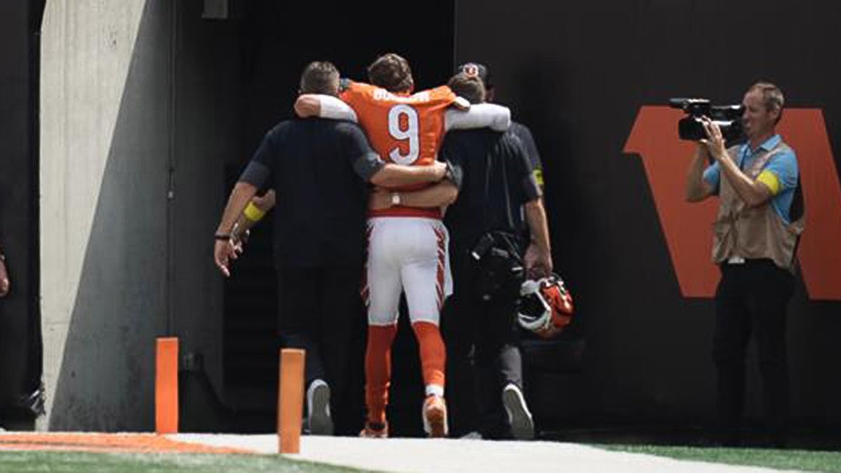 Joe Burrow precisa de ajuda no vestiário