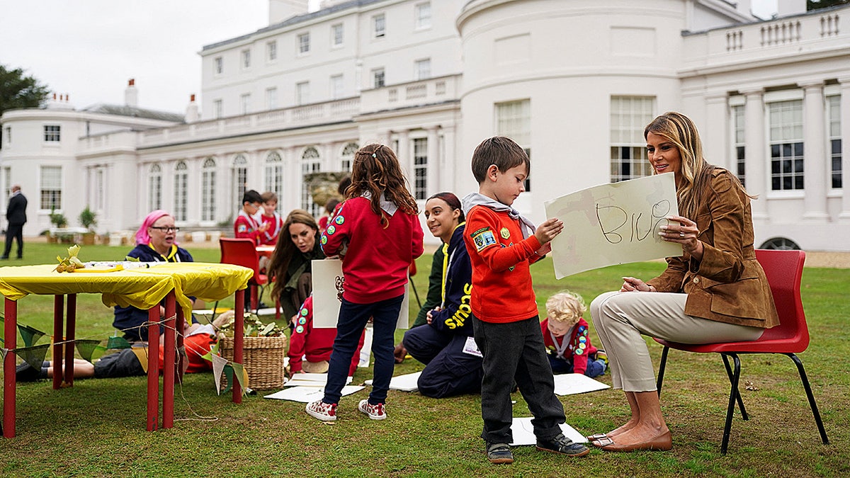 Kate Middleton and Melania Trump with children during event