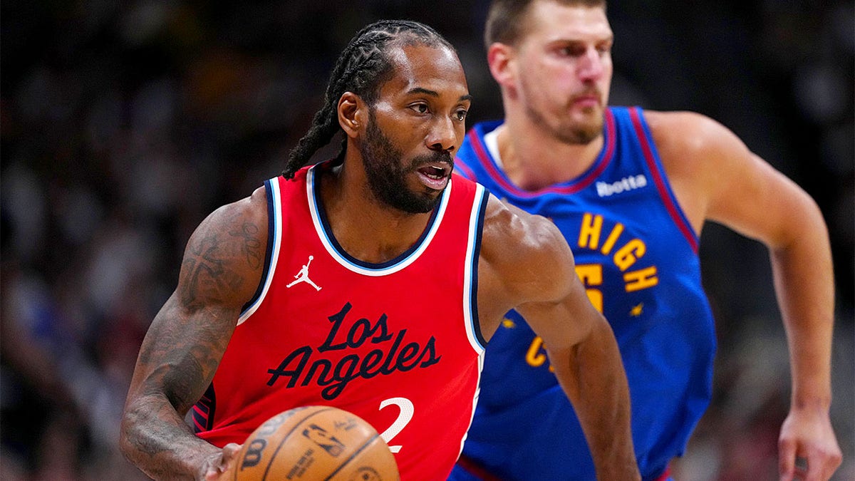 Kawhi Leonard dribbles