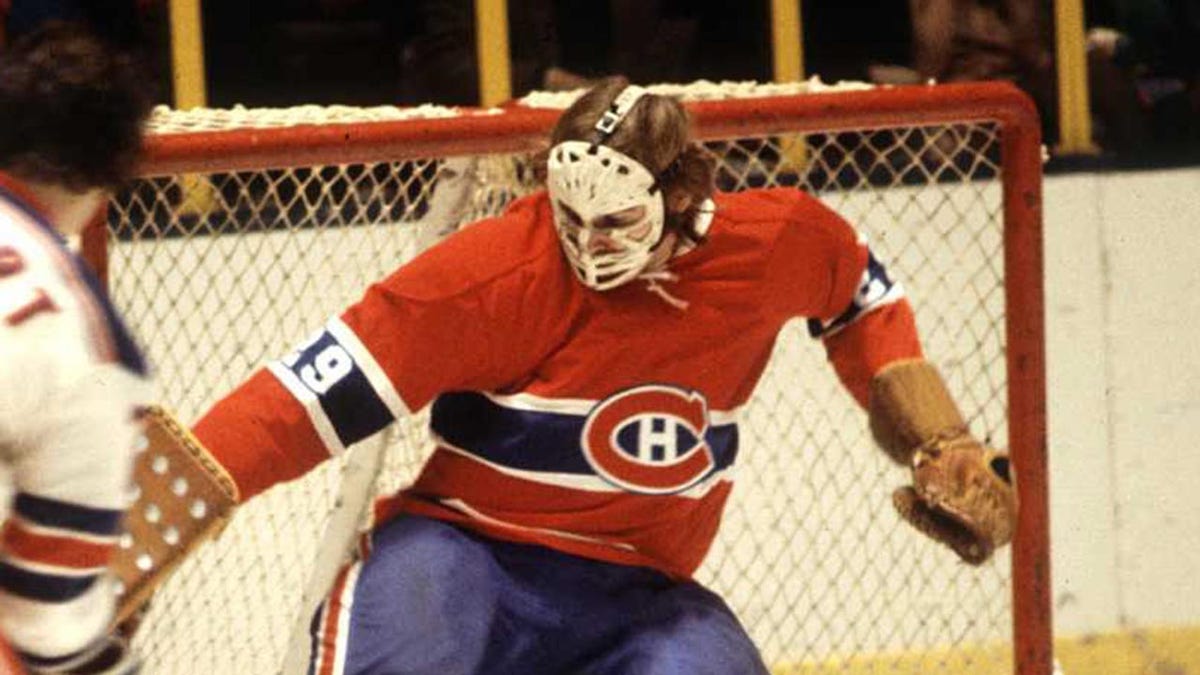 Ken Dryden in net