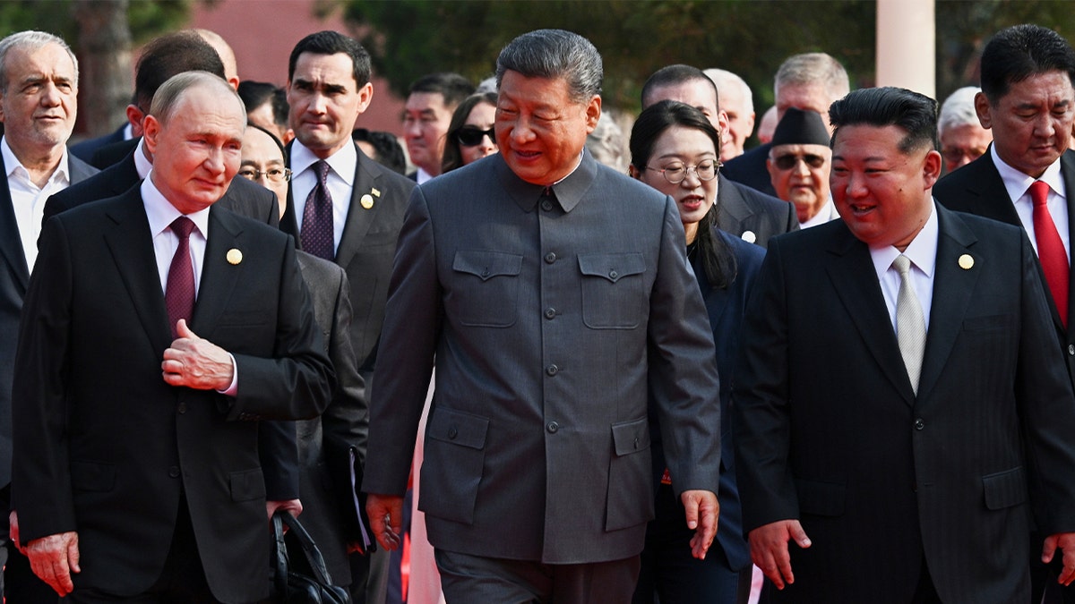 Putin, Xi and Kim Jong Un walk together