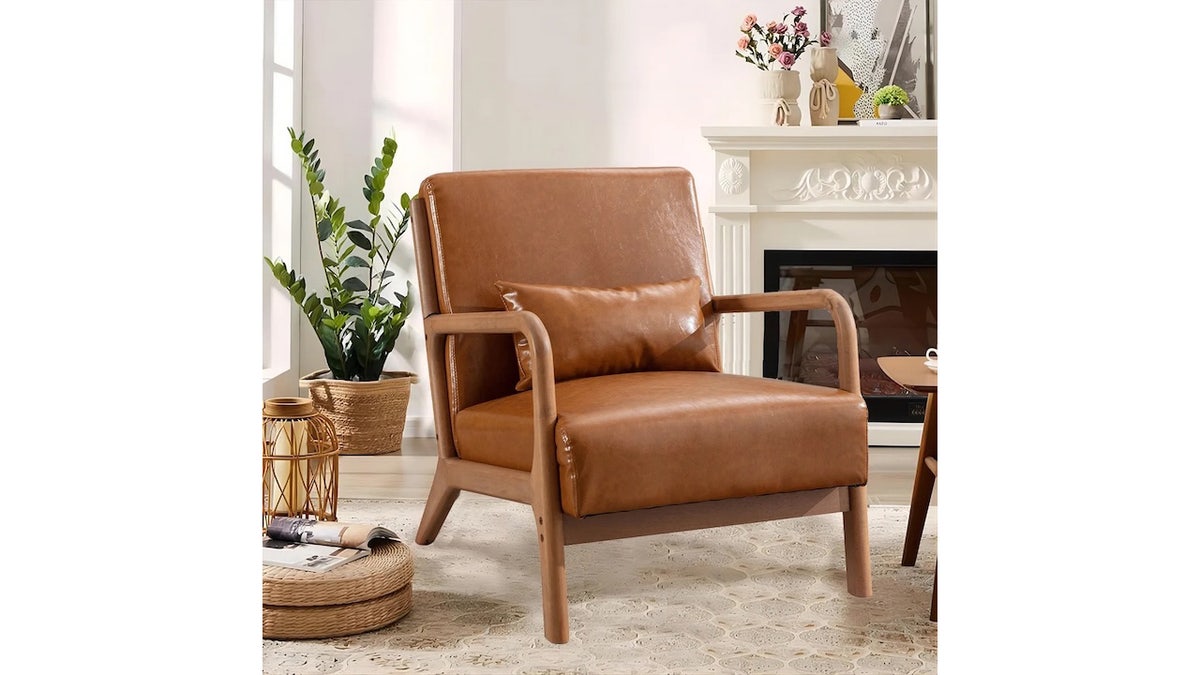 This leather upholstered chair blends modern and bohemian style to your space.