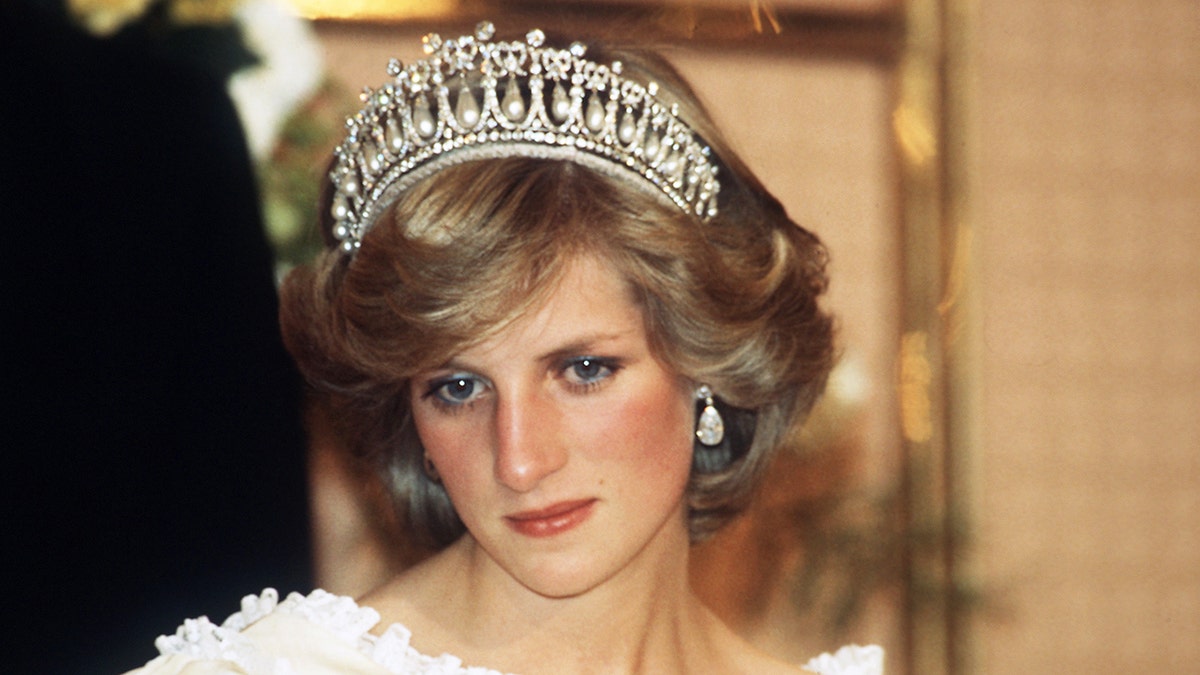 Princess Diana wearing the lover's knot tiara.