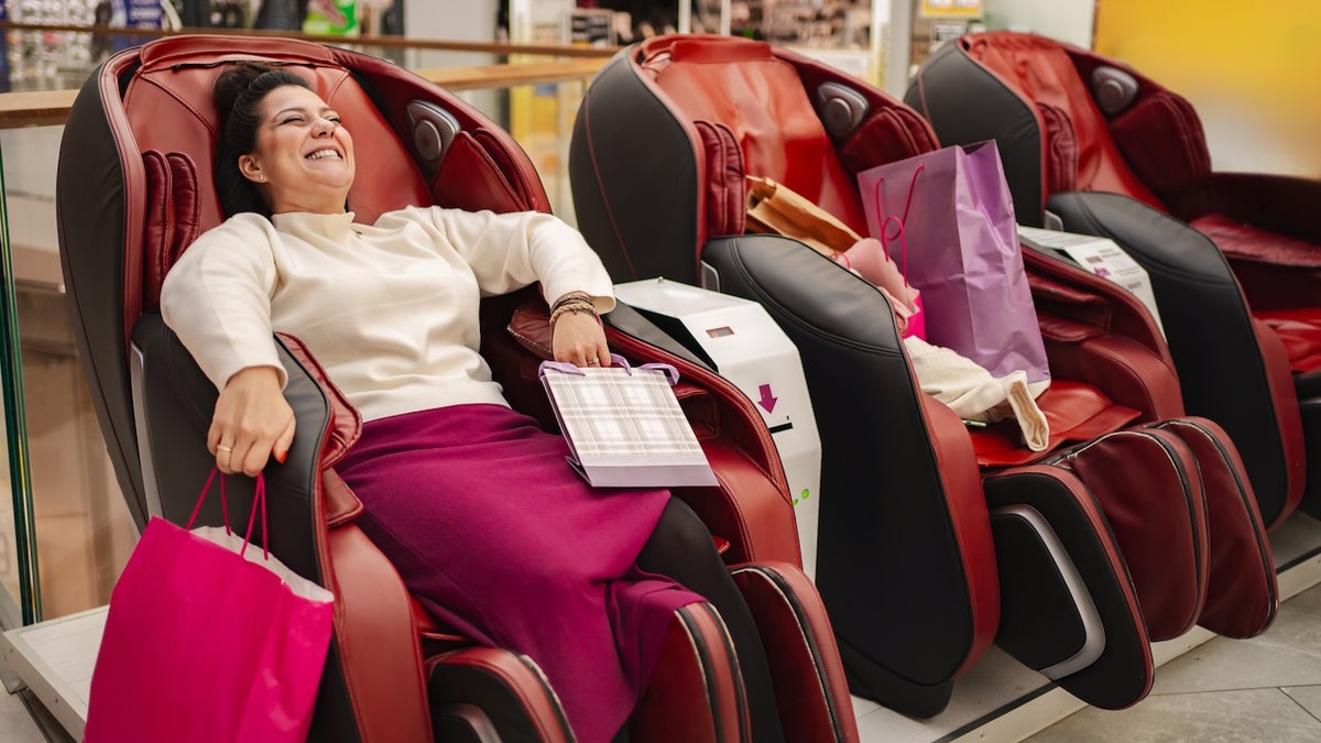 woman mall massage recliner chair