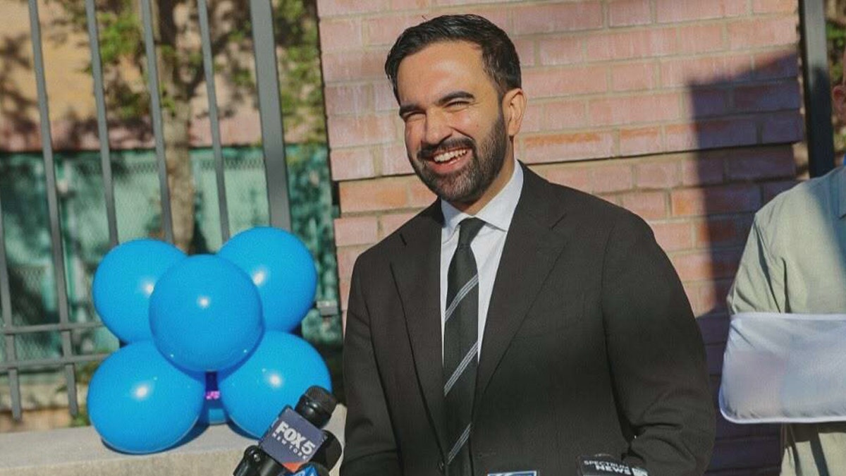 Mamdani smiles in the ad