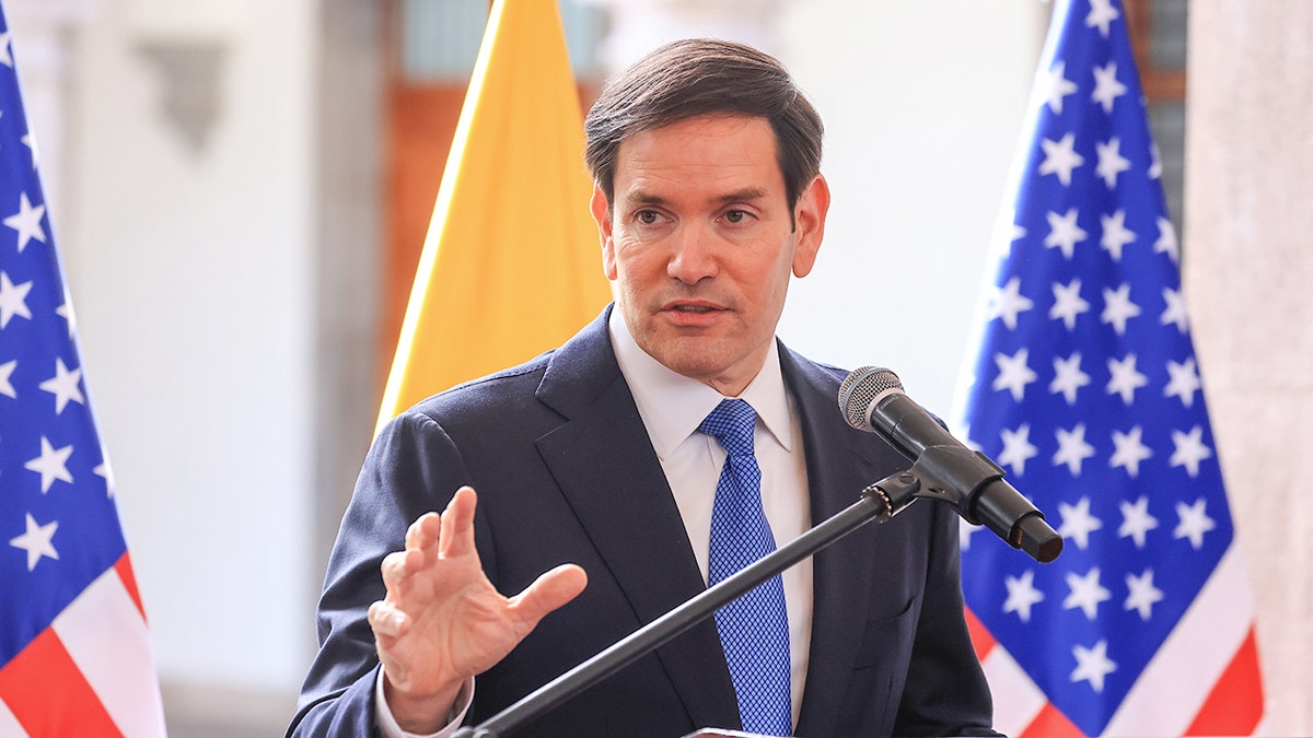 Rubio speaks in Ecuador