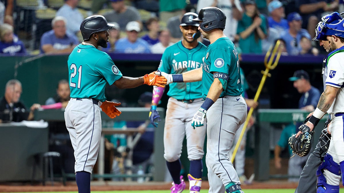 Mariners celebrate