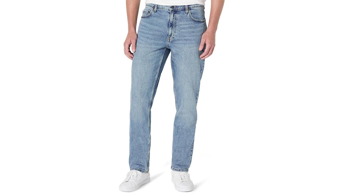 Muscular body types are more suitable for sports jeans. 