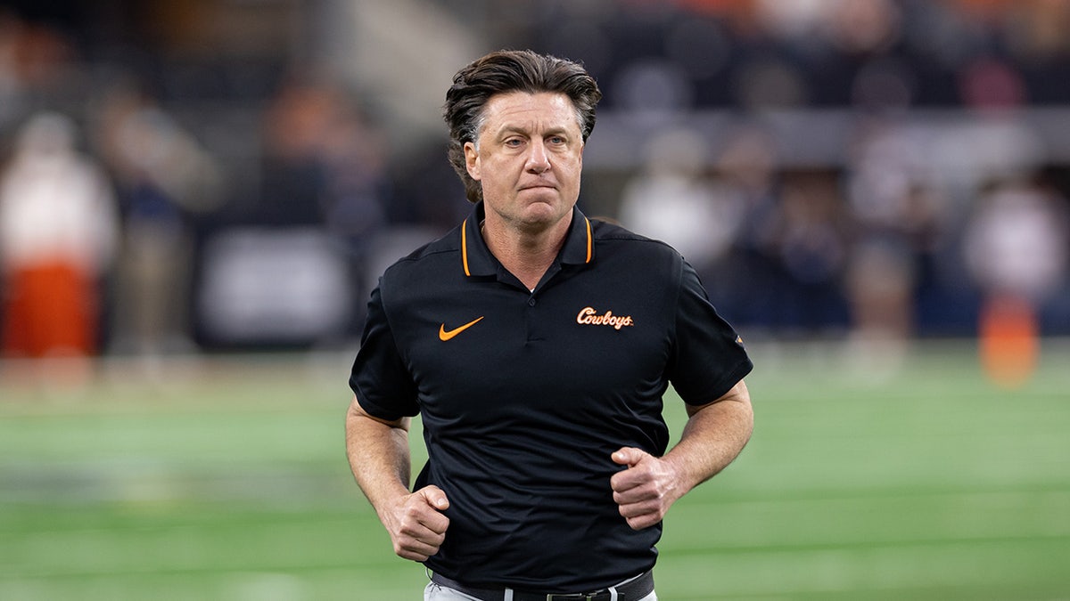 Mike Gundy running