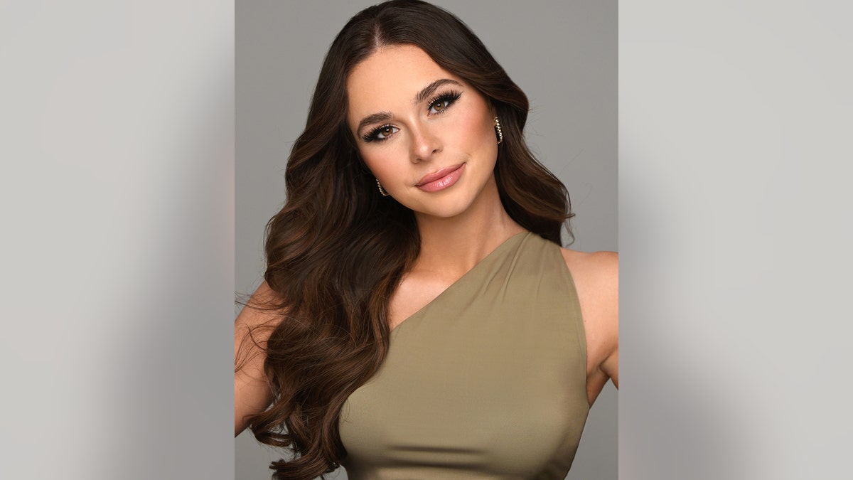 A close-up of Alexia Rodrigues looking glamorous as Miss Rhode Island.