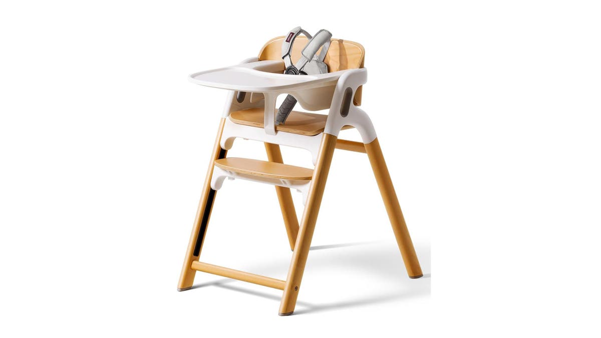 This high chair adjusts easily.