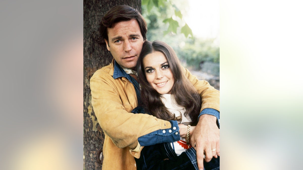 Robert Wagner embracing Natalie Wood.