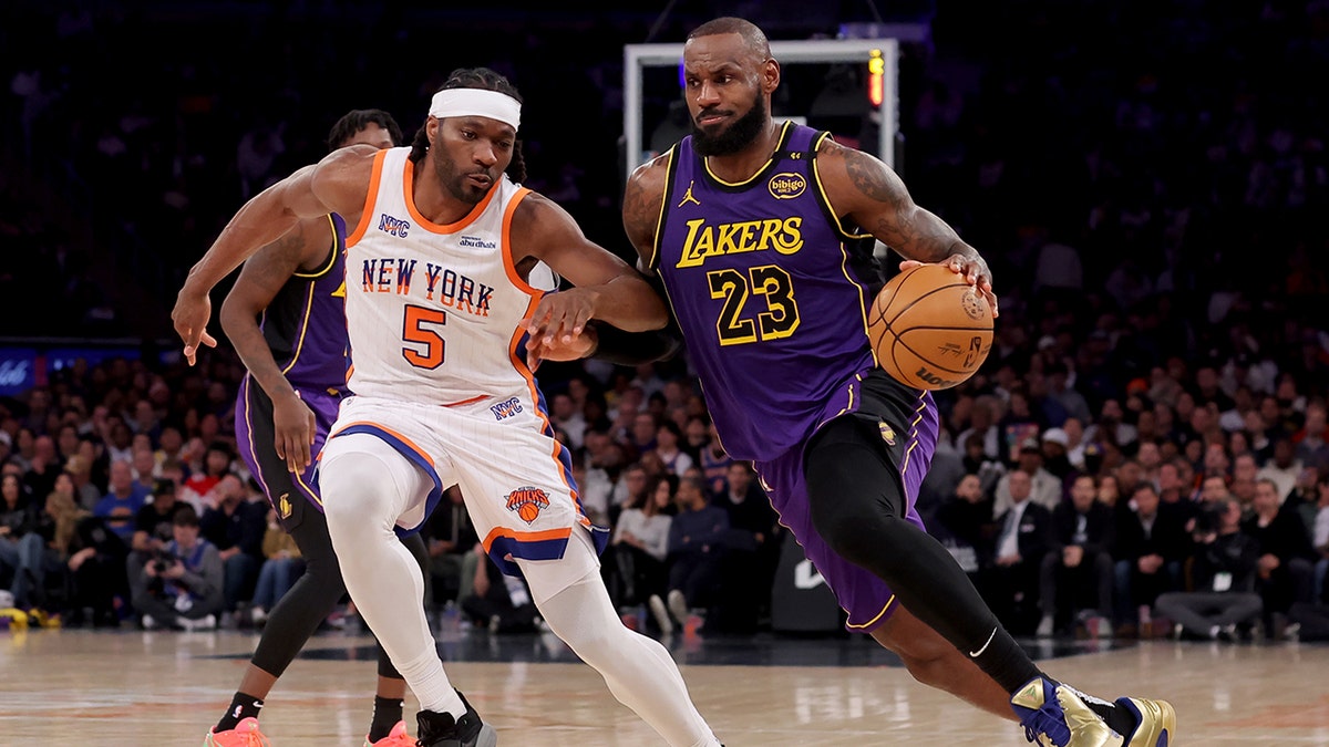 LeBron James vs Knicks