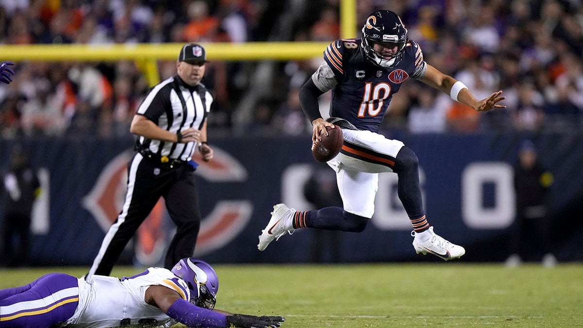 Caleb Williams runs away