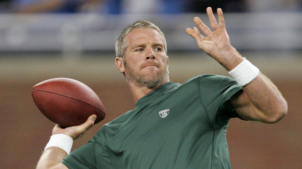 布雷特·法夫爾(Brett Favre)熱身
